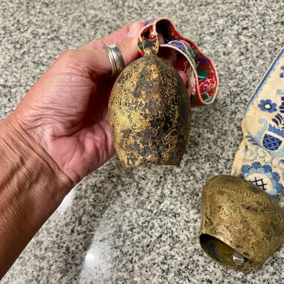 Embroidered Tapestry Cow Bells (2) Vtg Floral Wall Hanging Farmhouse Cottagecore - Picture 8 of 16